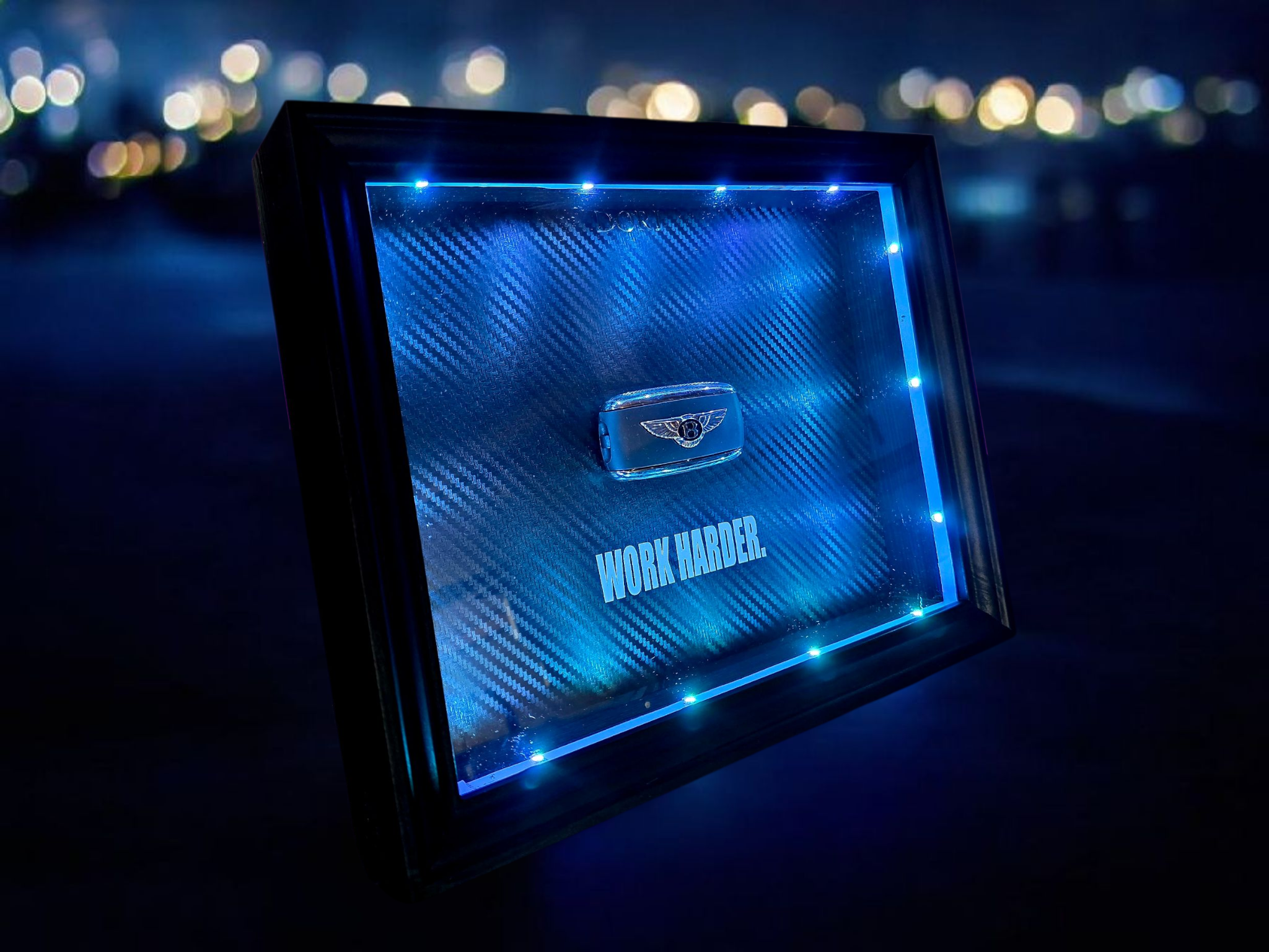 Bentley GLOW paveikslas su RGB LED apšvietimu – WORK HARDER – DORI