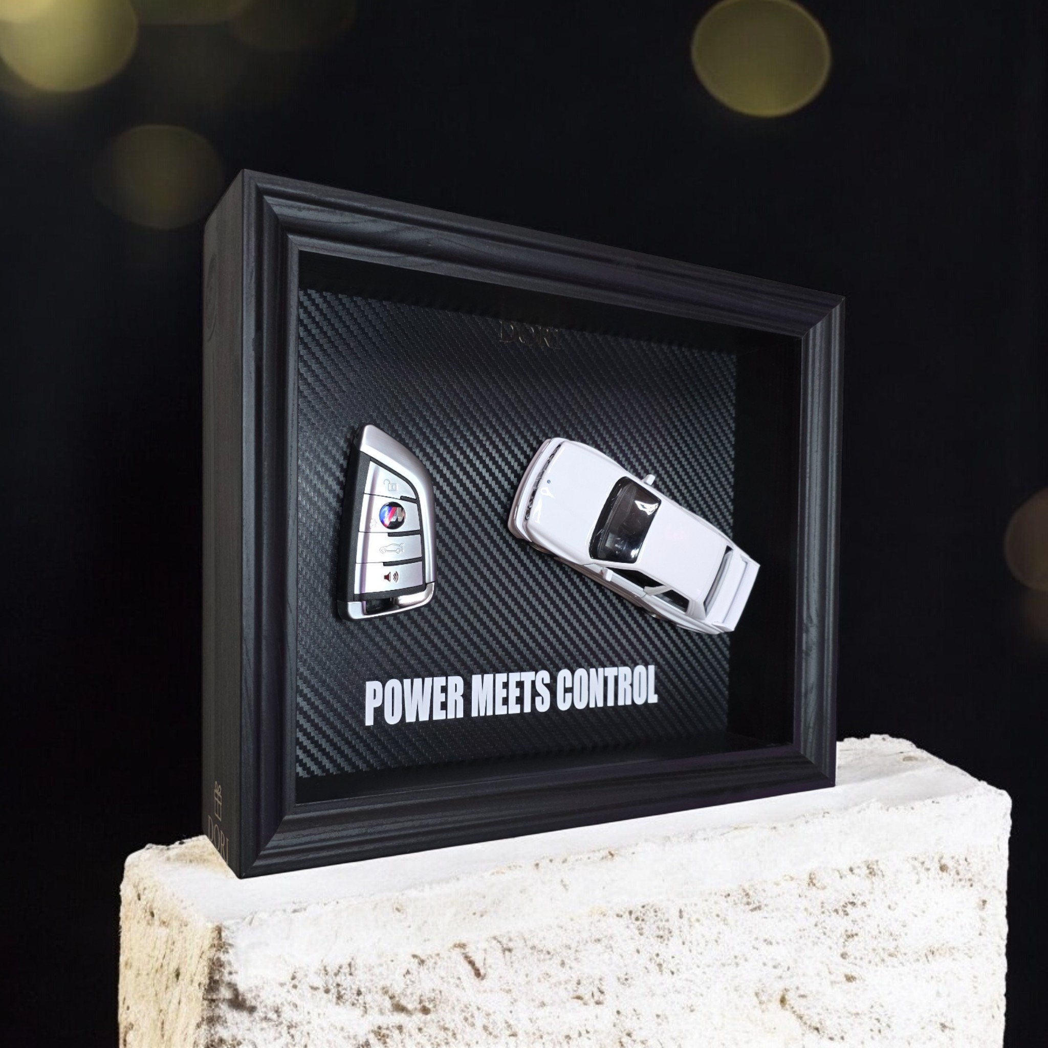 DORI motyvacinis paveikslas su BMW M rakteliu ir fraze Power Meets Control