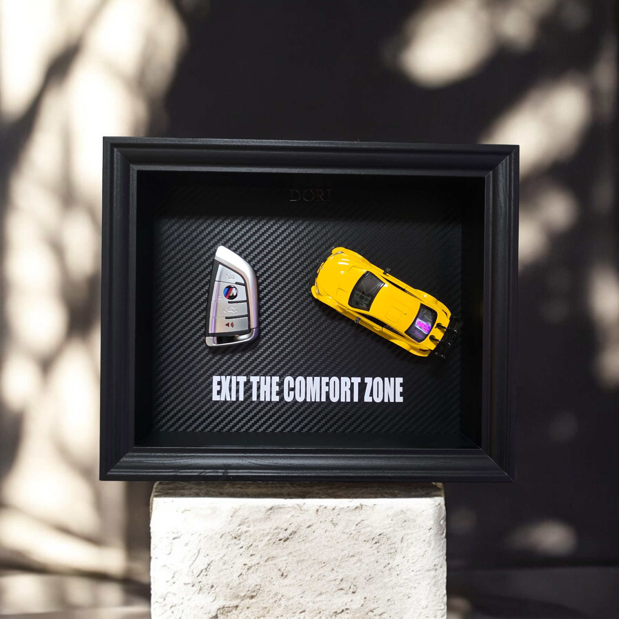 DORI motyvacinis paveikslas su BMW rakteliu ir fraze Exit The Comfort Zone