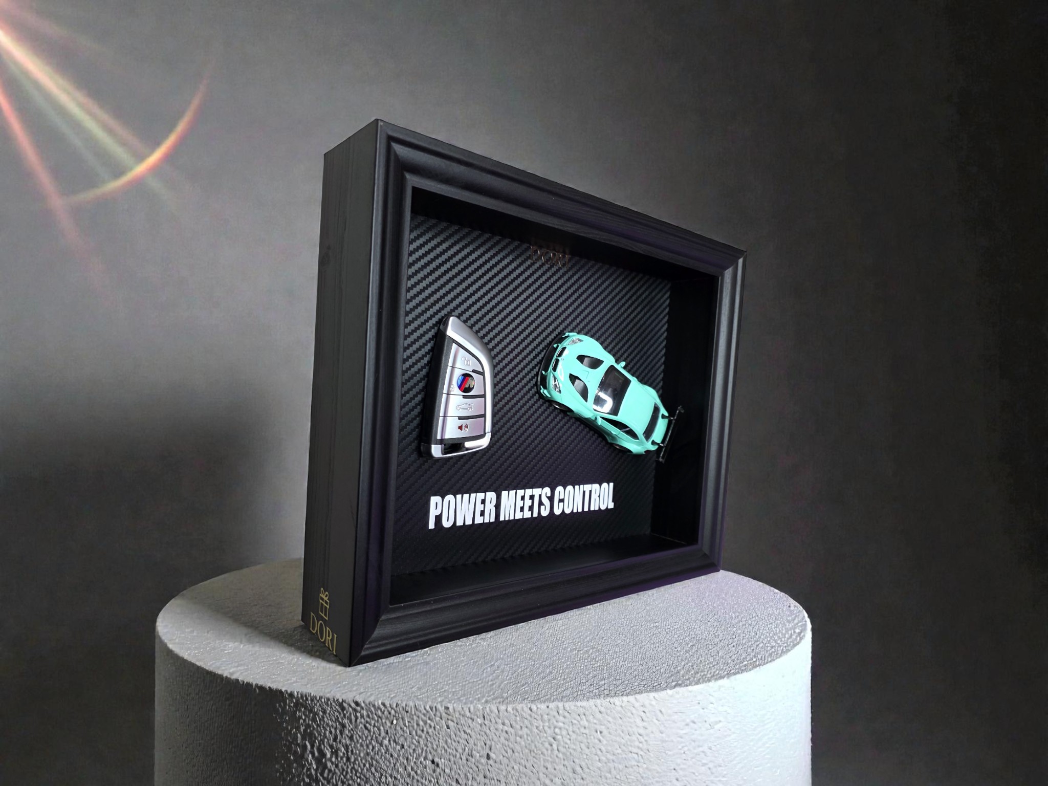DORI motyvacinis paveikslas su BMW M rakteliu ir fraze Power Meets Control