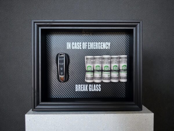 Porsche raktelio dekoratyvinis paveikslas „In Case of Emergency – Break Glass“